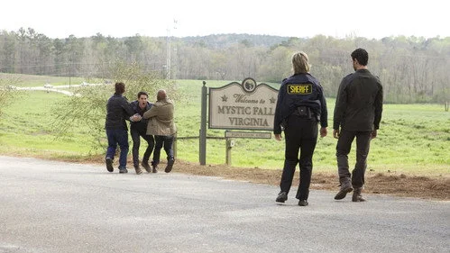 Дневники вампира 5 сезон 22 серия — кадр
