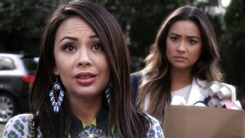 Милые обманщицы 5 сезон 7 серия — кадр